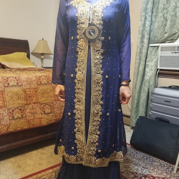 Beautiful 4 piece garara suite - Picture 3 of 5